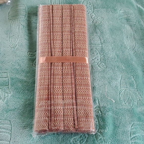 NWOT Tablecloth/Placemats Bundle - Picture 5 of 7